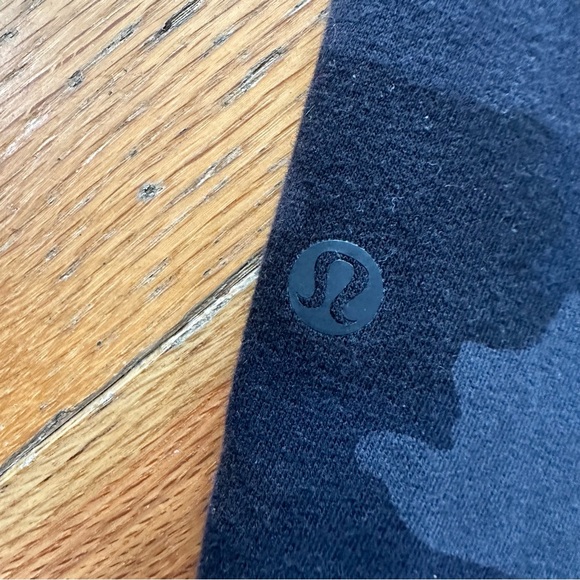 Lululemon Scuba High Rise Jogger Fleece 28” in Heritage 365 Camo Size 4 - Picture 7 of 8